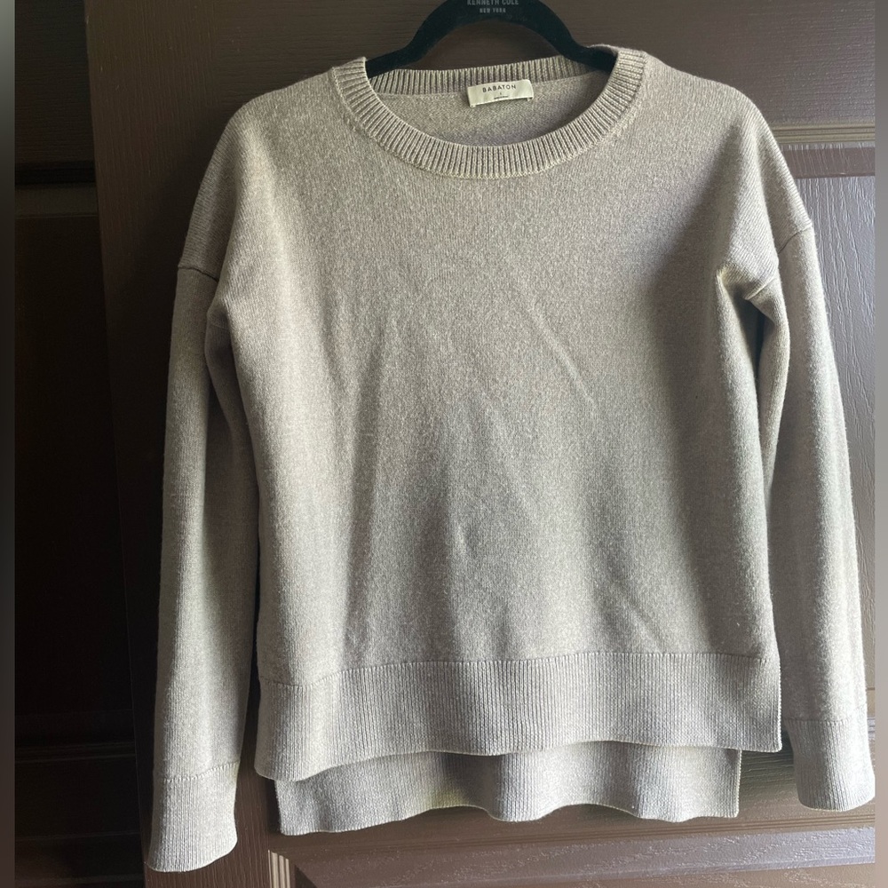Babaton high low crew neck drop shoulder sweater, Size 1 (oversized small)